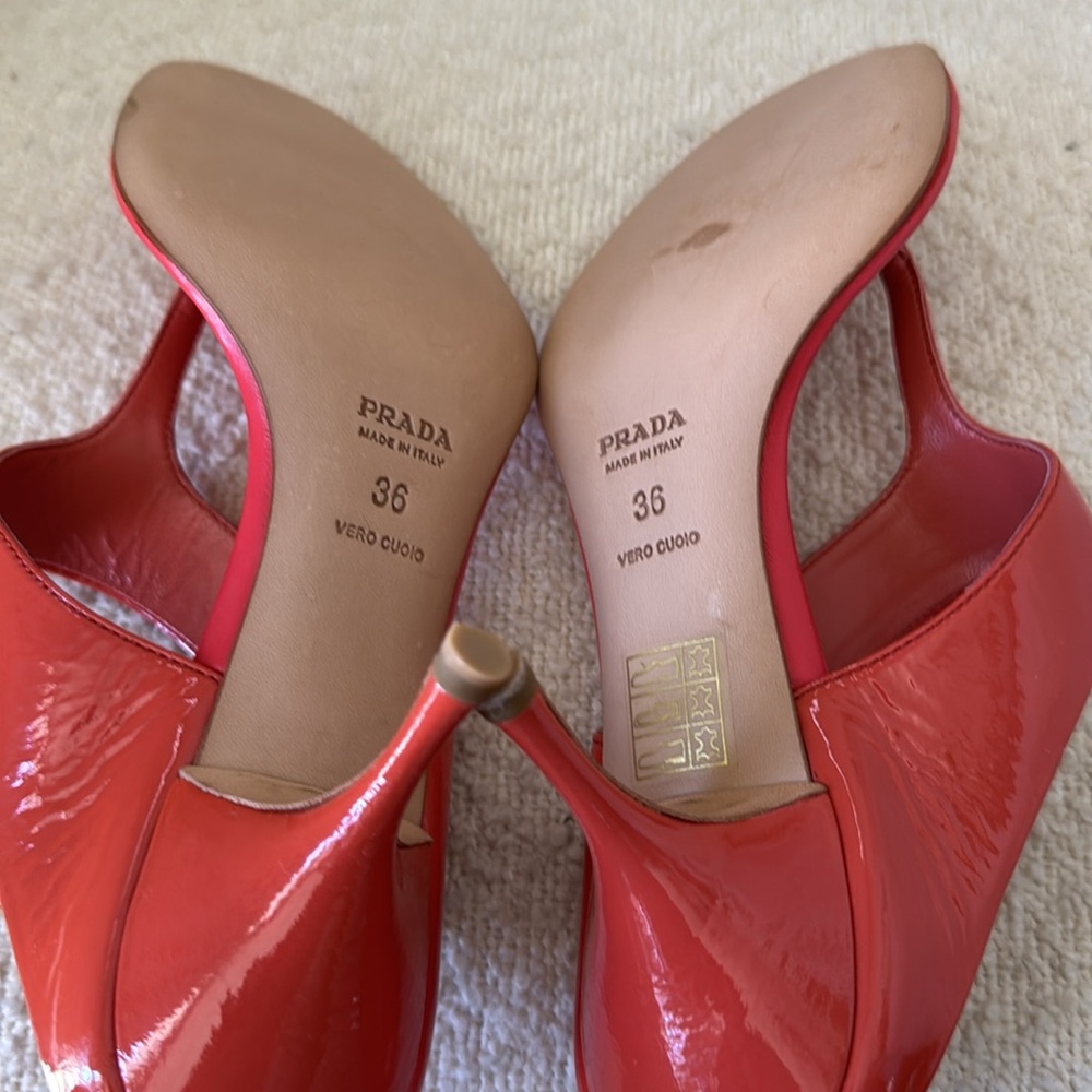 Prada coral patent leather sandals - Picture 4 of 11